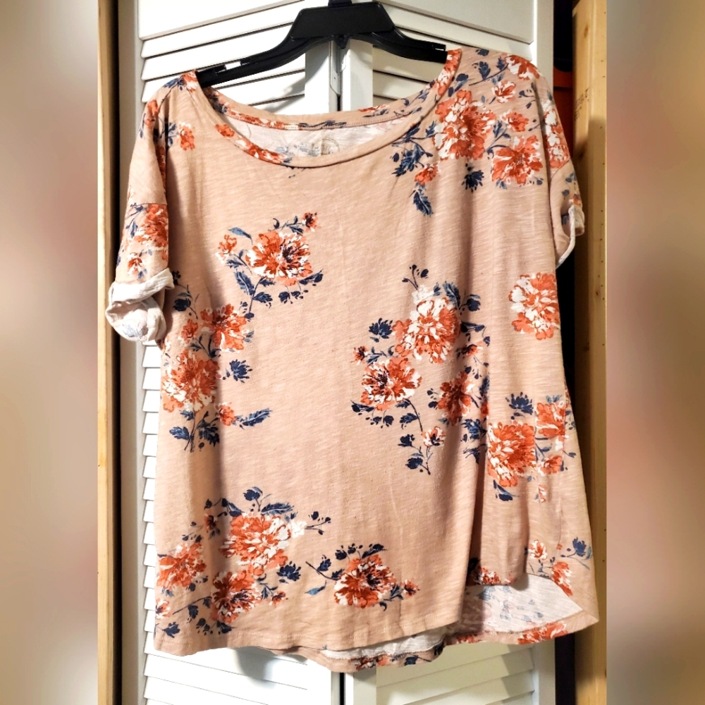 Maurices Floral Blush Top Sz Xl